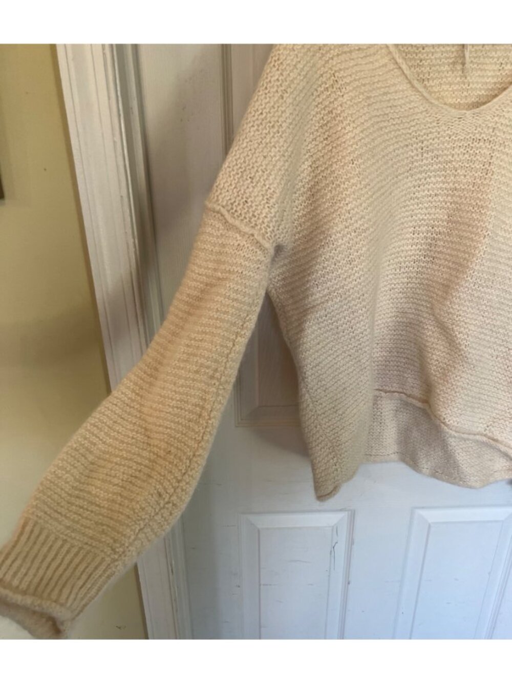 Free People Cream Knit V-Neck Long Sleeve Alpaca Blend Sweater Size Large - Picture 4 of 8